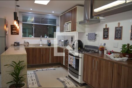 Casa à venda com 270m², 3 quartos e 3 vagasCozinha