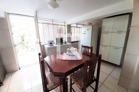 Casa à venda com 180m², 3 quartos e 3 vagasCozinha 2