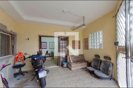 Casa à venda com m², 2 quartos e 1 vaga Casa à venda com m², 2 quartos e 1 vagaGaragem