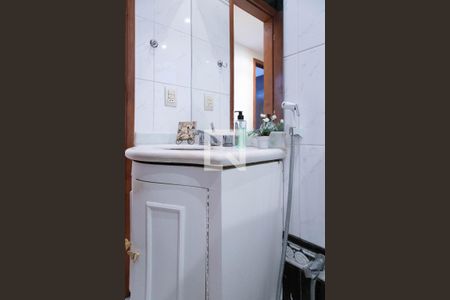 Apartamento à venda com 96m², 3 quartos e 2 vagas Apartamento à venda com 96m², 3 quartos e 2 vagasBanheiro social