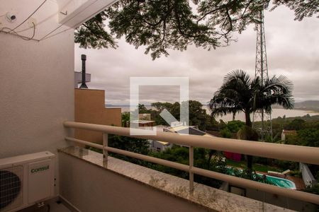 Casa à venda com 230m², 3 quartos e 4 vagas Casa à venda com 230m², 3 quartos e 4 vagasSacada