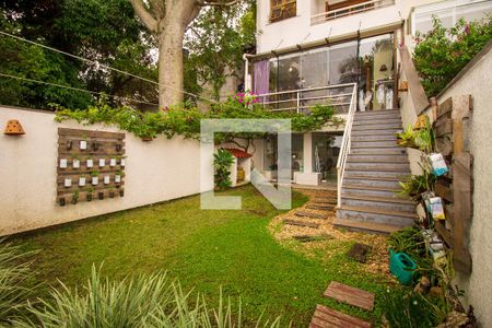 Casa à venda com 230m², 3 quartos e 4 vagas Casa à venda com 230m², 3 quartos e 4 vagasÁrea Externa