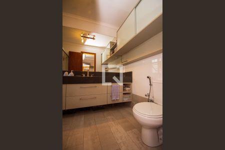 Casa à venda com 230m², 3 quartos e 4 vagas Casa à venda com 230m², 3 quartos e 4 vagasBanheiro da Suíte