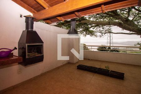 Casa à venda com 230m², 3 quartos e 4 vagas Casa à venda com 230m², 3 quartos e 4 vagasTerraço