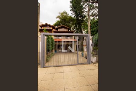 Casa à venda com 230m², 3 quartos e 4 vagas Casa à venda com 230m², 3 quartos e 4 vagasFachada