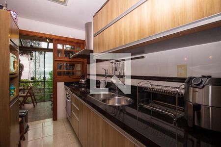 Casa à venda com 230m², 3 quartos e 4 vagas Casa à venda com 230m², 3 quartos e 4 vagasCozinha