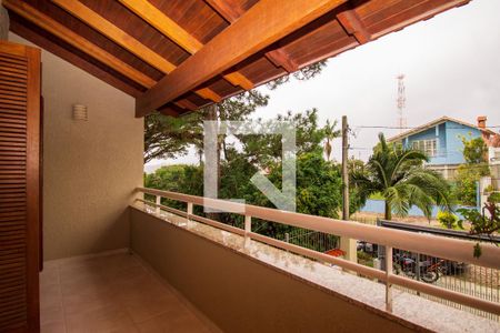 Casa à venda com 230m², 3 quartos e 4 vagas Casa à venda com 230m², 3 quartos e 4 vagasSacada