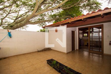 Casa à venda com 230m², 3 quartos e 4 vagas Casa à venda com 230m², 3 quartos e 4 vagasTerraço