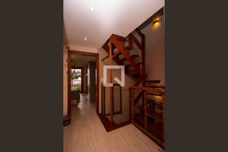 Casa à venda com 230m², 3 quartos e 4 vagas Casa à venda com 230m², 3 quartos e 4 vagasCorredor