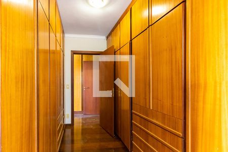 Apartamento à venda com 220m², 3 quartos e 4 vagas Apartamento à venda com 220m², 3 quartos e 4 vagasQuarto 1 - Suíte