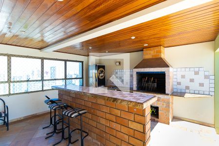 Apartamento à venda com 220m², 3 quartos e 4 vagas Apartamento à venda com 220m², 3 quartos e 4 vagasÁrea comum - Churrasqueira