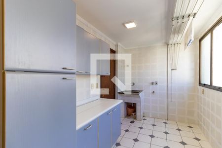 Apartamento à venda com 220m², 3 quartos e 4 vagas Apartamento à venda com 220m², 3 quartos e 4 vagasÁrea de serviço