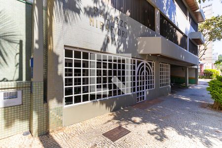 Apartamento à venda com 220m², 3 quartos e 4 vagas Apartamento à venda com 220m², 3 quartos e 4 vagasFachada