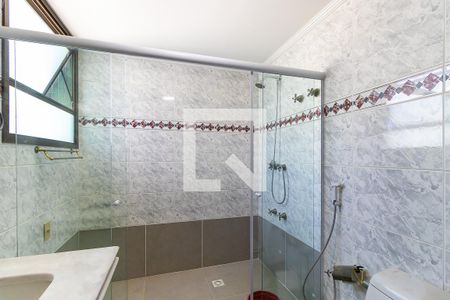 Apartamento à venda com 220m², 3 quartos e 4 vagas Apartamento à venda com 220m², 3 quartos e 4 vagasBanheiro da suíte