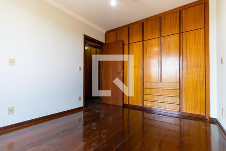 Apartamento à venda com 220m², 3 quartos e 4 vagas Apartamento à venda com 220m², 3 quartos e 4 vagasQuarto 2