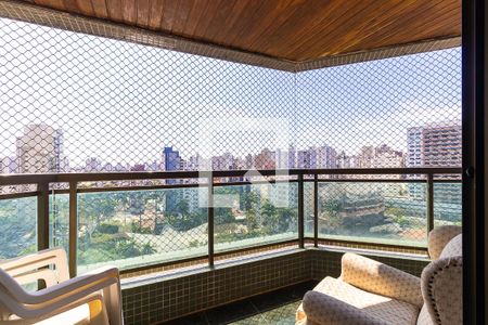 Apartamento à venda com 220m², 3 quartos e 4 vagas Apartamento à venda com 220m², 3 quartos e 4 vagasSacada do quarto 3