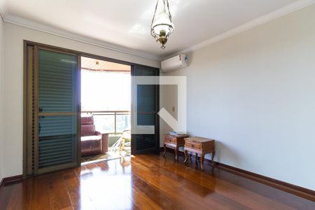 Apartamento à venda com 220m², 3 quartos e 4 vagas Apartamento à venda com 220m², 3 quartos e 4 vagasQuarto 1 - Suíte