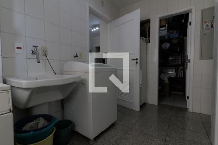 Apartamento à venda com 160m², 4 quartos e 3 vagas Apartamento à venda com 160m², 4 quartos e 3 vagasÁrea de Serviço