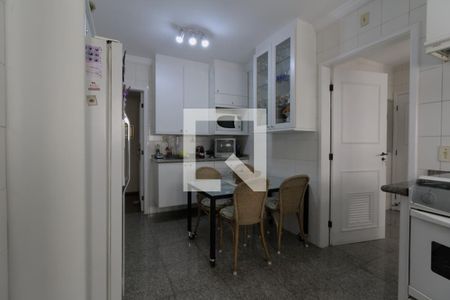 Apartamento à venda com 160m², 4 quartos e 3 vagas Apartamento à venda com 160m², 4 quartos e 3 vagasCozinha