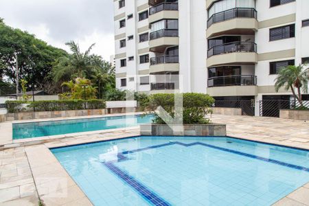 Apartamento à venda com 264m², 3 quartos e 4 vagas Apartamento à venda com 264m², 3 quartos e 4 vagasÁrea comum - Piscina