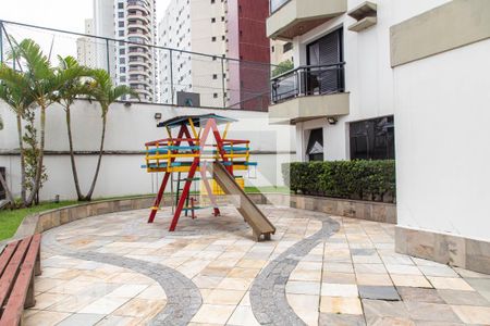 Apartamento à venda com 264m², 3 quartos e 4 vagas Apartamento à venda com 264m², 3 quartos e 4 vagasÁrea Comum - Playground