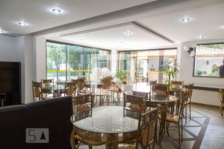 Apartamento à venda com 264m², 3 quartos e 4 vagas Apartamento à venda com 264m², 3 quartos e 4 vagasÁrea comum - Salão de festas