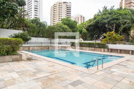 Apartamento à venda com 264m², 3 quartos e 4 vagas Apartamento à venda com 264m², 3 quartos e 4 vagasÁrea comum - Piscina