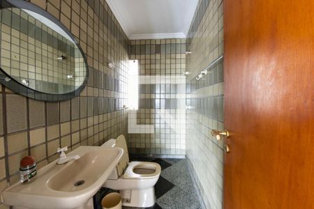 Apartamento à venda com 264m², 3 quartos e 4 vagas Apartamento à venda com 264m², 3 quartos e 4 vagasBanheiro de Serviço