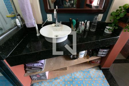 Casa de condomínio à venda com 346m², 4 quartos e 5 vagas Casa de condomínio à venda com 346m², 4 quartos e 5 vagasBanheiro da Suíte 2