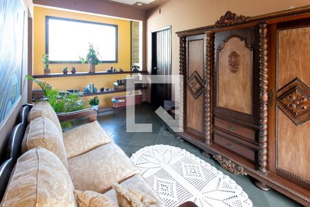 Casa de condomínio à venda com 346m², 4 quartos e 5 vagas Casa de condomínio à venda com 346m², 4 quartos e 5 vagasSala Intima