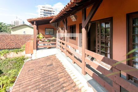 Casa de condomínio à venda com 346m², 4 quartos e 5 vagas Casa de condomínio à venda com 346m², 4 quartos e 5 vagasVaranda das suites 1 e 2