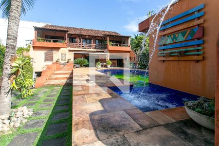 Casa de condomínio à venda com 346m², 4 quartos e 5 vagas Casa de condomínio à venda com 346m², 4 quartos e 5 vagasFachada
