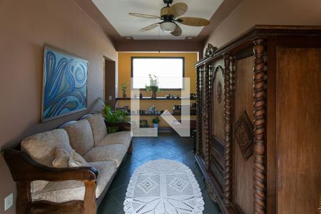 Casa de condomínio à venda com 346m², 4 quartos e 5 vagas Casa de condomínio à venda com 346m², 4 quartos e 5 vagasSala Intima