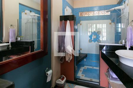 Casa de condomínio à venda com 346m², 4 quartos e 5 vagas Casa de condomínio à venda com 346m², 4 quartos e 5 vagasBanheiro da Suíte 2