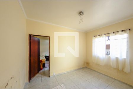 Casa à venda com 119m², 2 quartos e 2 vagasEdícula -Sala