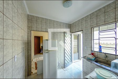 Casa à venda com 119m², 2 quartos e 2 vagasEdícula -Cozinha