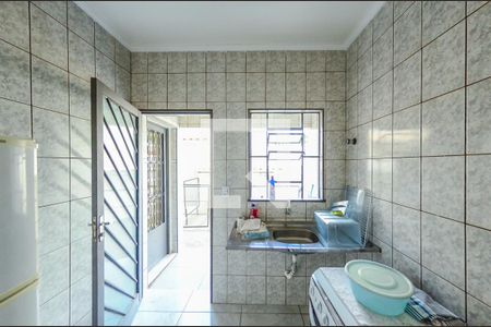 Casa à venda com 119m², 2 quartos e 2 vagasEdícula -Cozinha