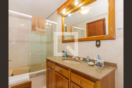 Apartamento à venda com 389m², 4 quartos e 2 vagas Apartamento à venda com 389m², 4 quartos e 2 vagasBanheiro da Suíte