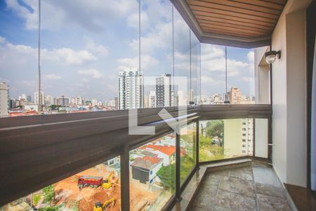 Apartamento à venda com 230m², 4 quartos e 3 vagas Apartamento à venda com 230m², 4 quartos e 3 vagasVaranda