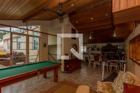 Casa à venda com 700m², 7 quartos e 5 vagas Casa à venda com 700m², 7 quartos e 5 vagasSalão de Jogos