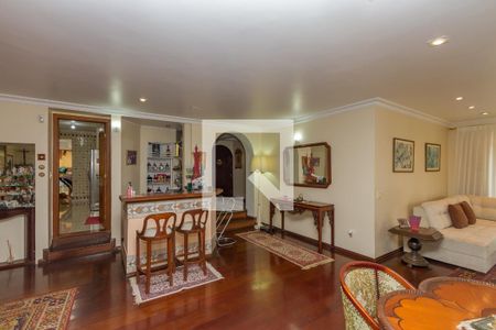 Casa à venda com 700m², 7 quartos e 5 vagas Casa à venda com 700m², 7 quartos e 5 vagasSala