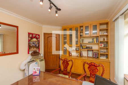 Casa à venda com 700m², 7 quartos e 5 vagas Casa à venda com 700m², 7 quartos e 5 vagasEscritório