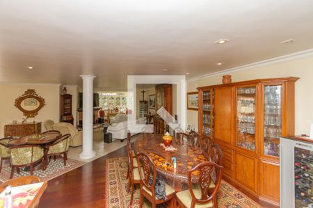 Casa à venda com 700m², 7 quartos e 5 vagas Casa à venda com 700m², 7 quartos e 5 vagasSala