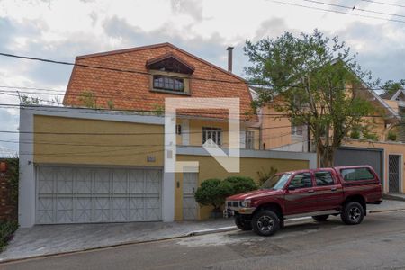 Casa à venda com 700m², 7 quartos e 5 vagas Casa à venda com 700m², 7 quartos e 5 vagasFachada