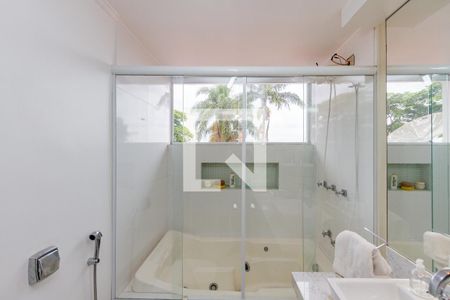 Casa à venda com 700m², 7 quartos e 5 vagas Casa à venda com 700m², 7 quartos e 5 vagasBanheiro da Suíte 2