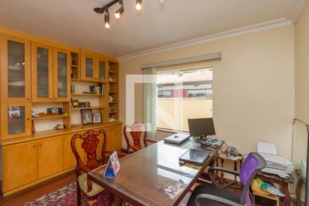 Casa à venda com 700m², 7 quartos e 5 vagas Casa à venda com 700m², 7 quartos e 5 vagasEscritório