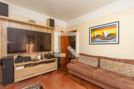 Casa à venda com 700m², 7 quartos e 5 vagas Casa à venda com 700m², 7 quartos e 5 vagasSala de TV