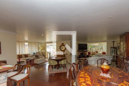 Casa à venda com 700m², 7 quartos e 5 vagas Casa à venda com 700m², 7 quartos e 5 vagasSala