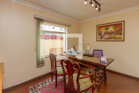 Casa à venda com 700m², 7 quartos e 5 vagas Casa à venda com 700m², 7 quartos e 5 vagasEscritório