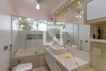 Casa à venda com 700m², 7 quartos e 5 vagas Casa à venda com 700m², 7 quartos e 5 vagasBanheiro da Suíte 2